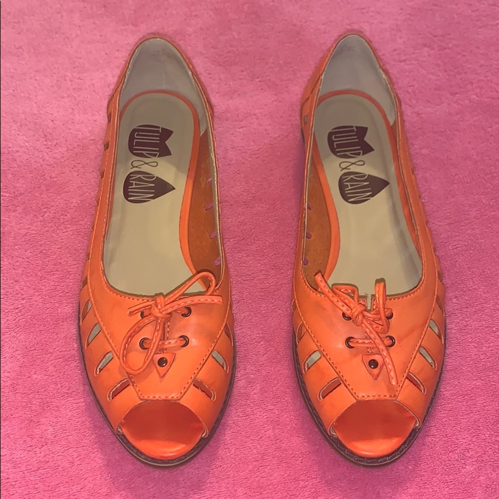 Tulip & Rain Orange Flats 7 1/2 Like New!